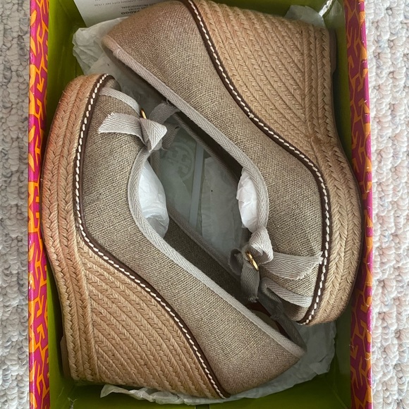 Tory Burch subtle metallic gold espadrilles - Picture 2 of 11